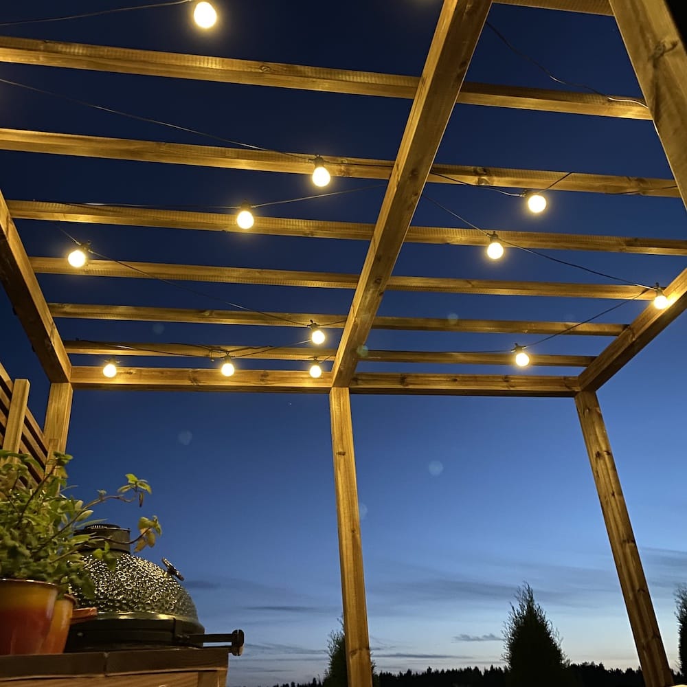 Riippuvalaisimet terassi pergola