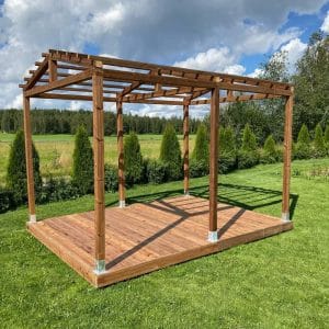 Harjakattoinen pergola