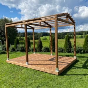 Harjakattoinen pergola