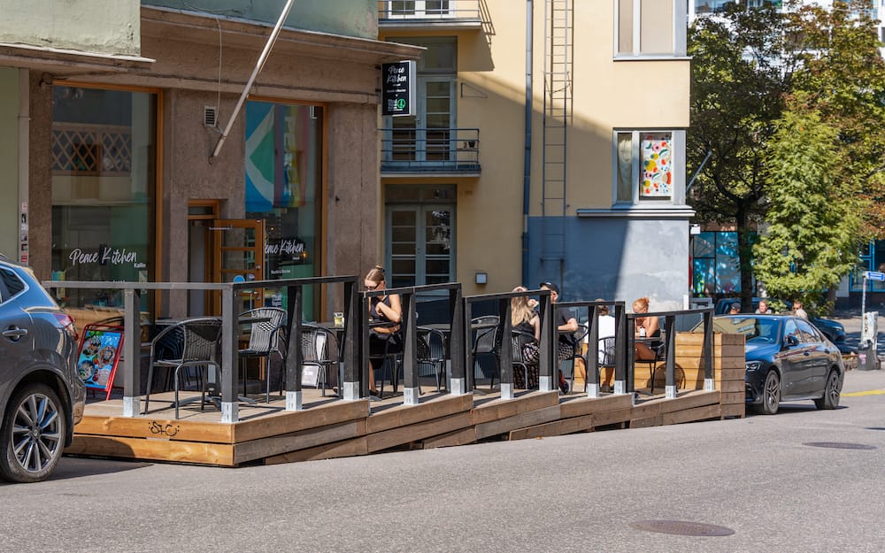 Parklet terassi ravintola Osteria Di Gusti