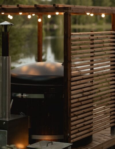 Terassikokonaisuus, pergola ja näkösuojat